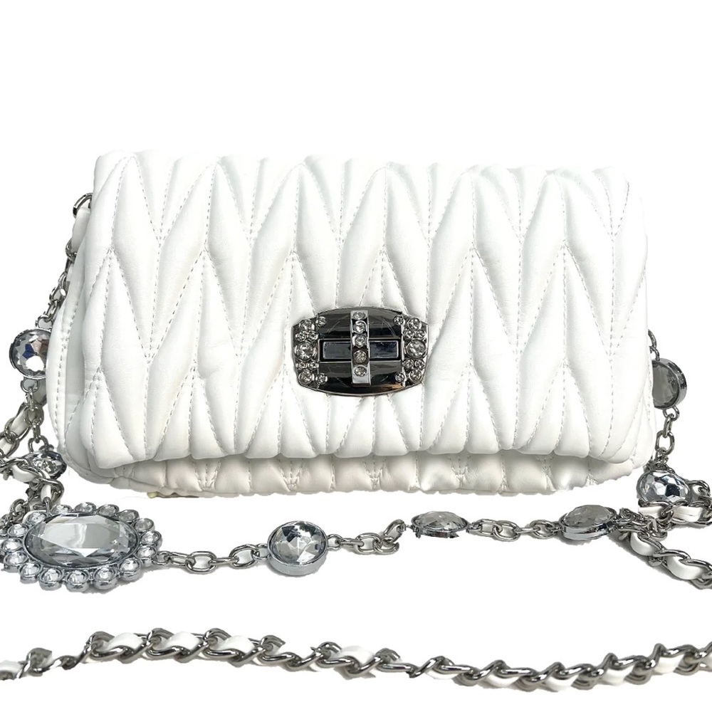 Product- 40670724
Dimensions- L24 x W8 x H13cm
Material- Cowhide